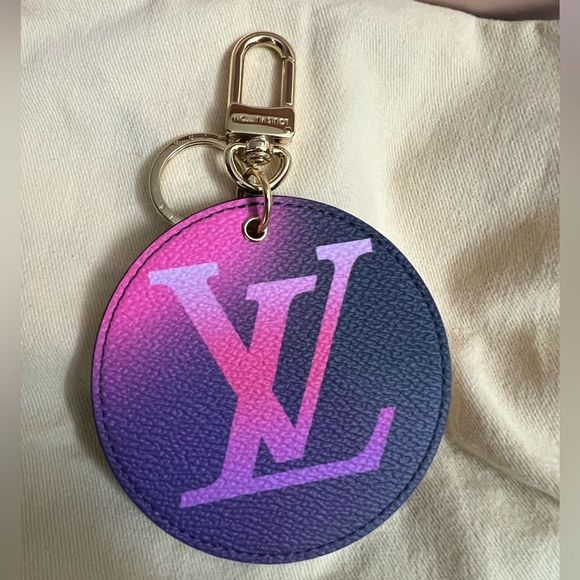 Louis Vuitton Illustre Spring in the City bag charm key chain limited edition - Picture 1 of 2